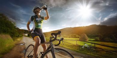 Diferencia entre bebidas isotónicas y bebidas energéticas, para un consumo responsable